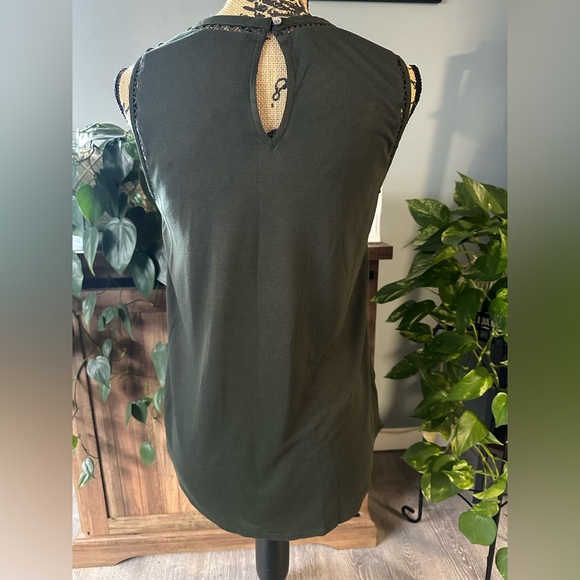 LOFT Hunter Green Sleeveless Blouse. Size XS. NWT. - Picture 2 of 5